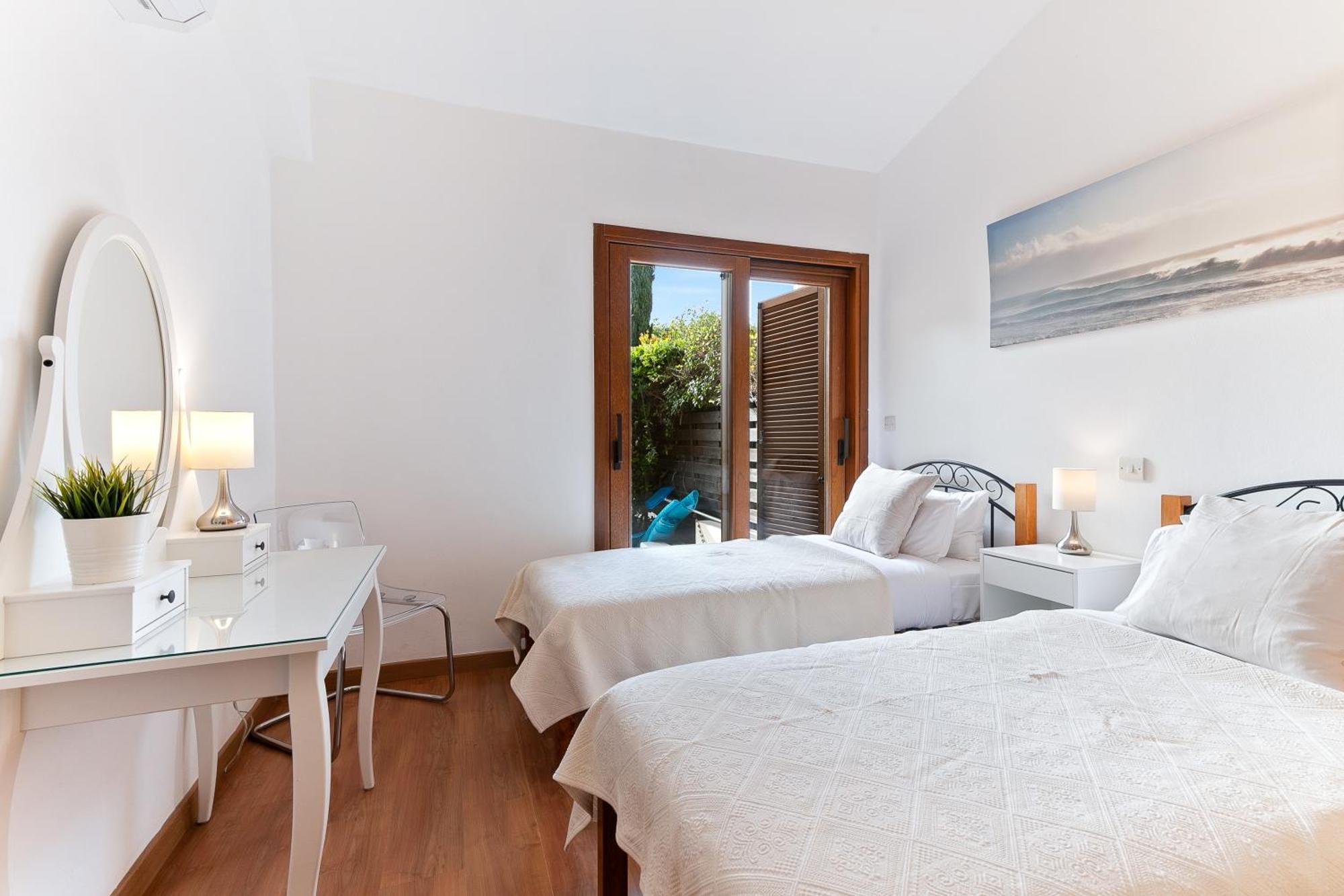 Villa 2 Bedroom Kornos With Private Pool And Golf Views, Aphrodite Hills Kouklia