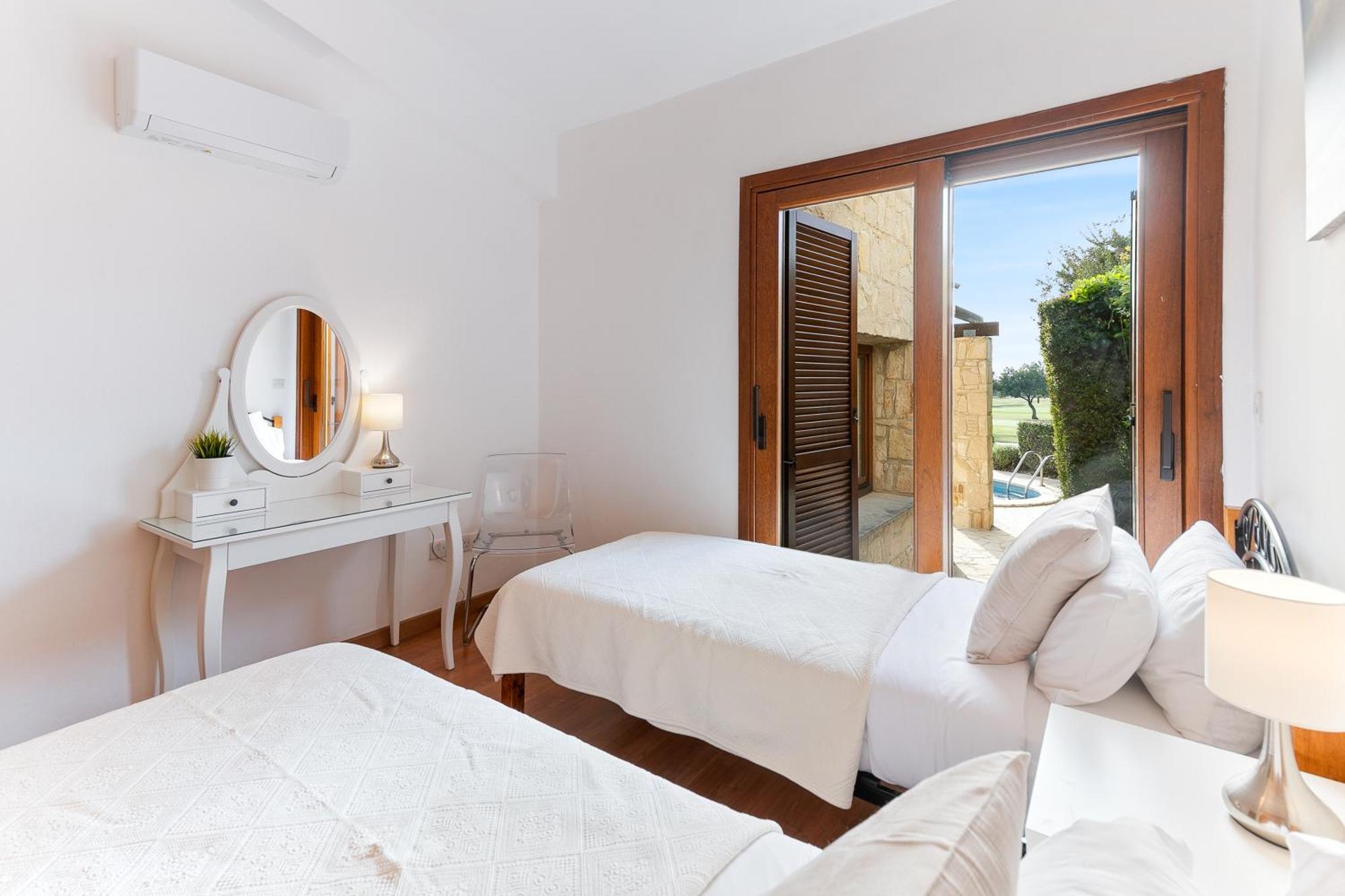 Villa 2 Bedroom Kornos With Private Pool And Golf Views, Aphrodite Hills Kouklia
