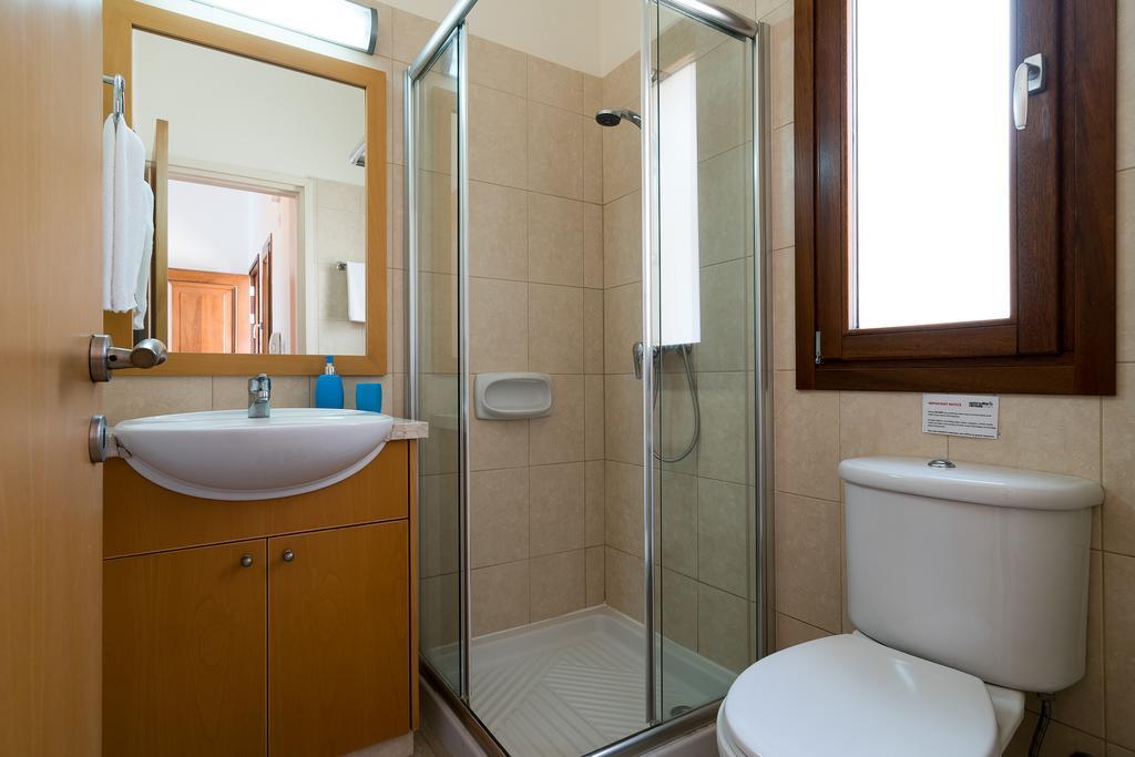 2 Bedroom Kornos With Private Pool And Golf Views, Aphrodite Hills Villa Kouklia